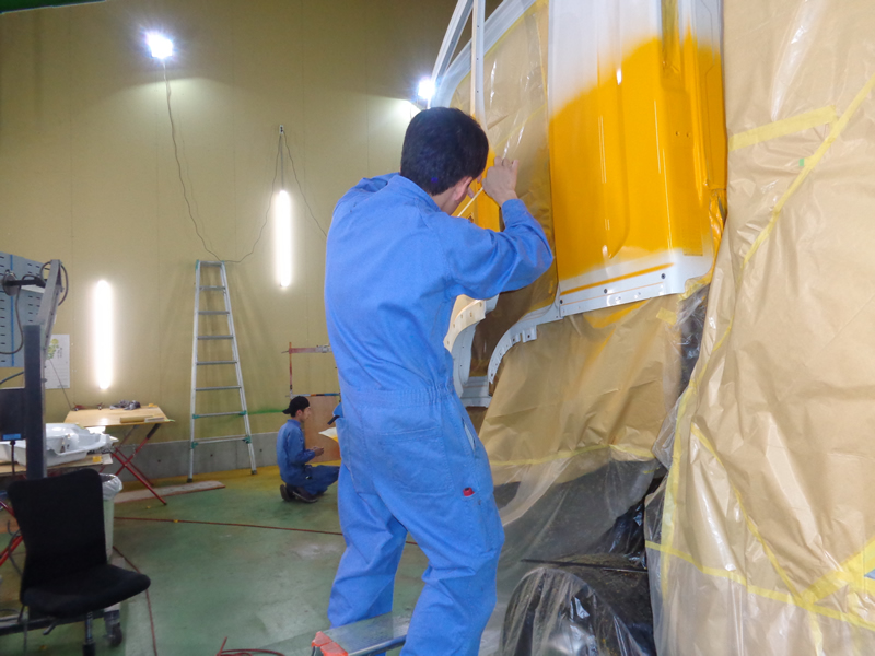 高知トラック整備の車体塗装1